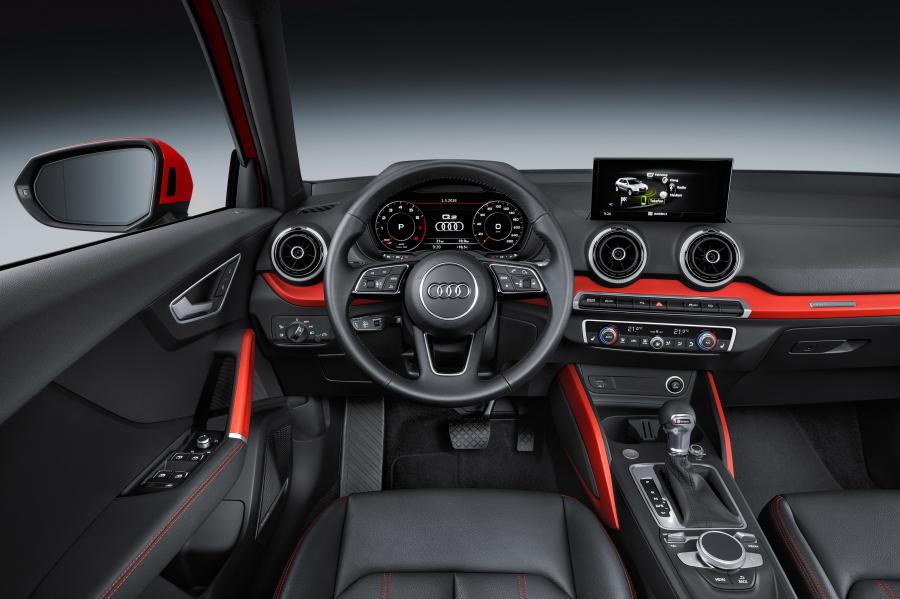 Торпедо Audi Q2 TFSI S-Line 2016 года  (WW) (фото 3 из 30)
